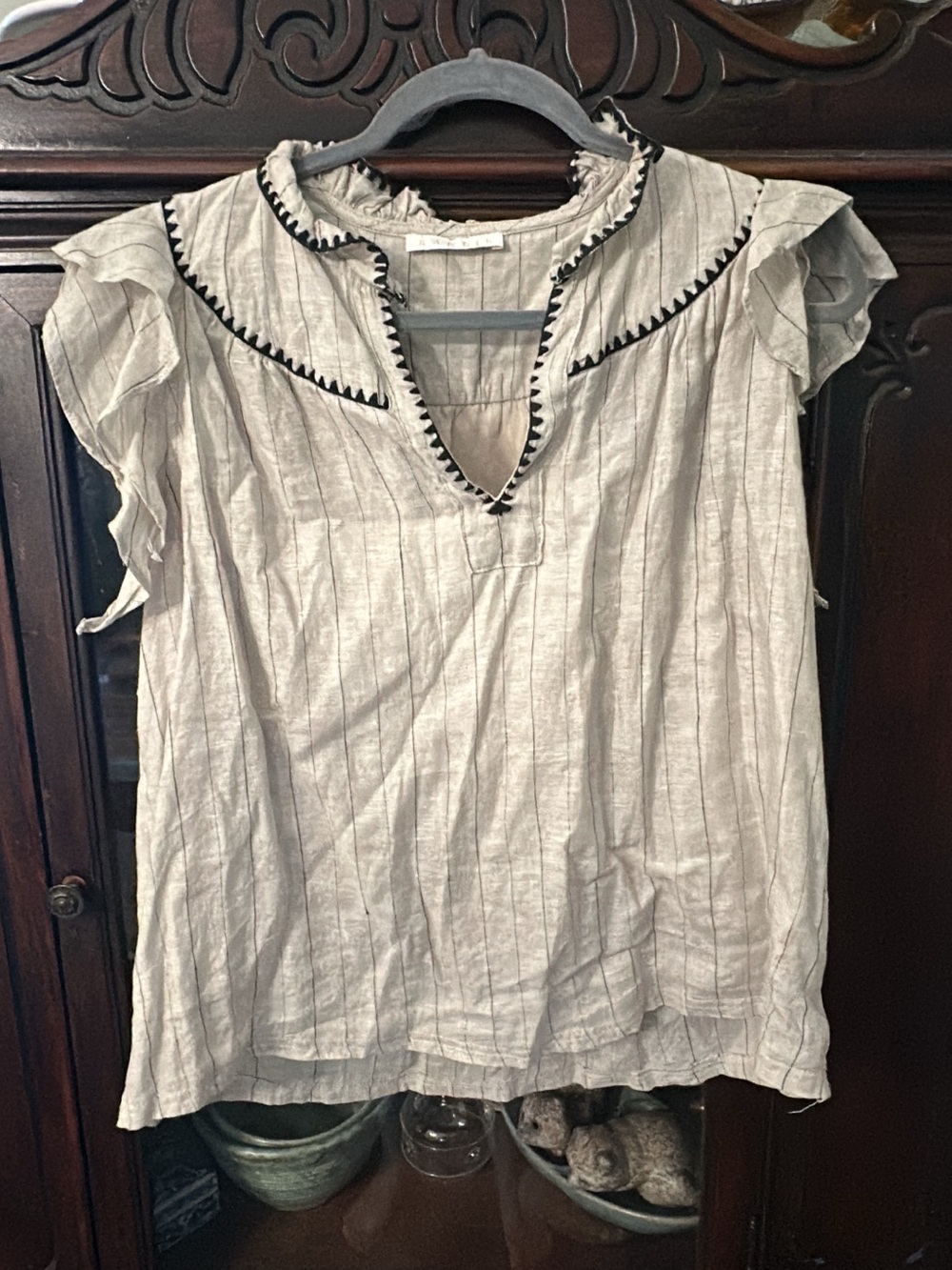 Karlie Light Gray Linen-Blend Ruffled Sleeve Top with Black Trim